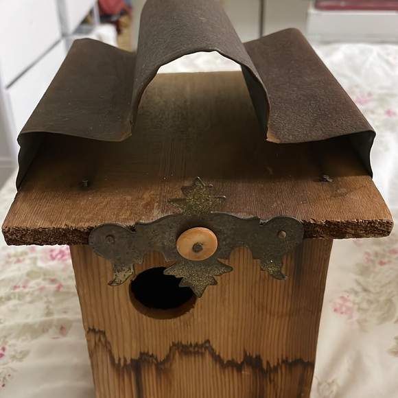 Birdhouse with tin roof - Picture 3 of 12